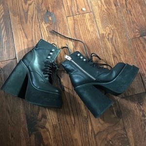 brat boot unif